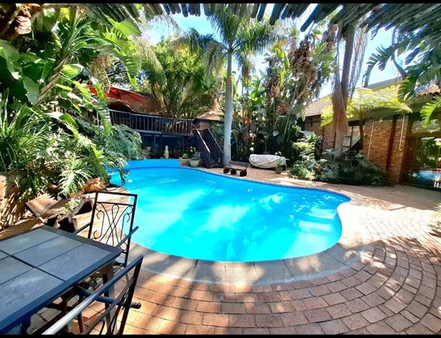 5 BEDROOM HOUSE FOR SALE IN WATERKLOOF GLEN